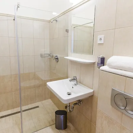 Domus Peregrini Aparthotel Gyor