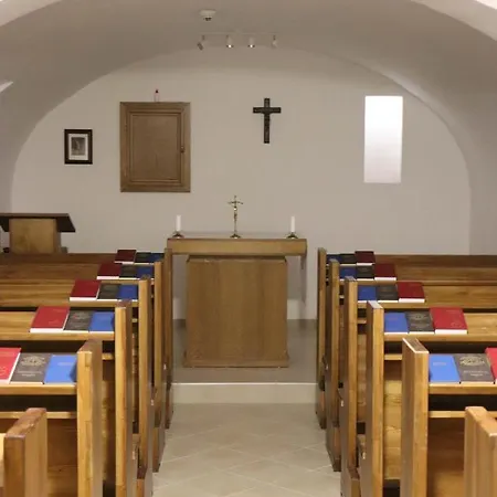 Domus Peregrini מלון דירות *