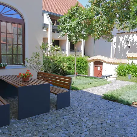 Domus Peregrini 3* Győr
